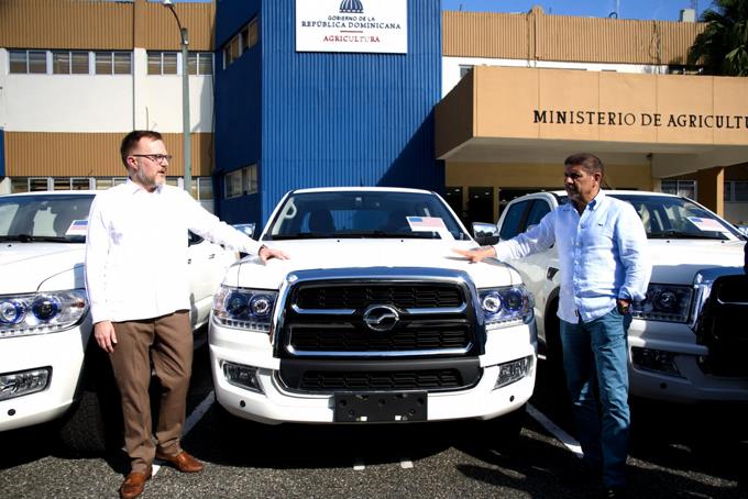 EE.UU. dona vehículos al país en apoyo a lucha contra peste porcina africana
