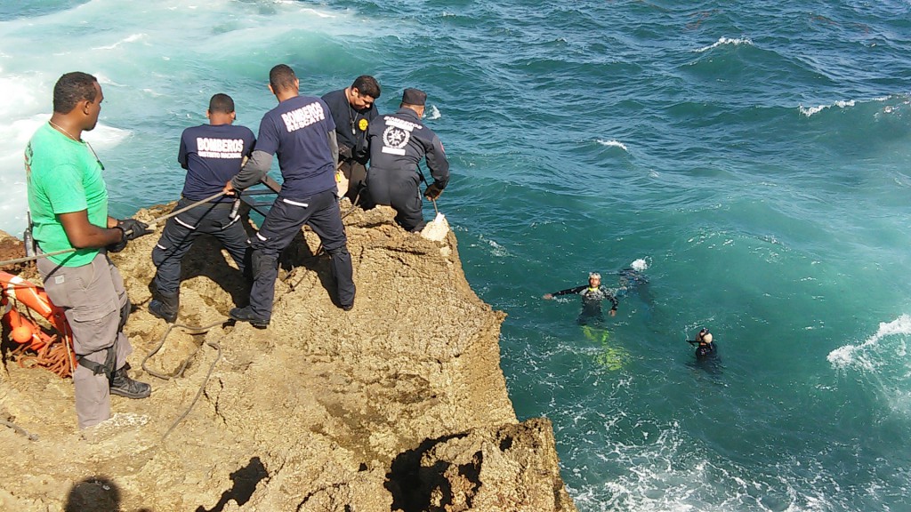 Defensa Civil recupera cadáver de adolescente cayó al mar Caribe