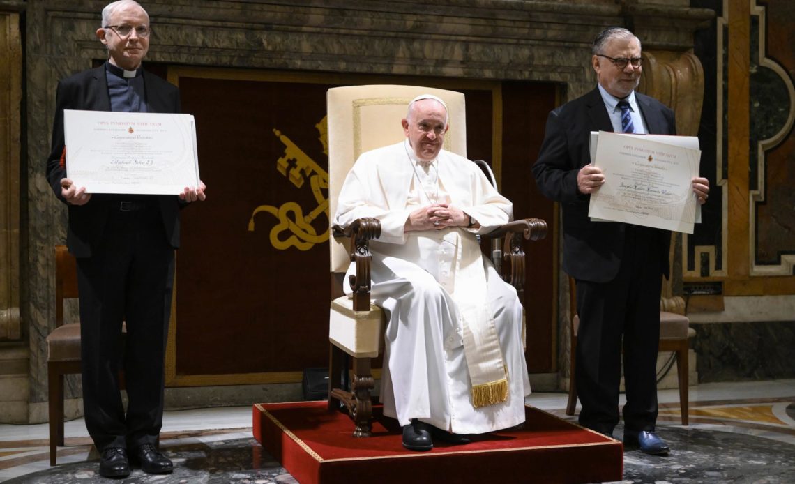 El papa pide más asociaciones de voluntariado y colaboración con los Estados
