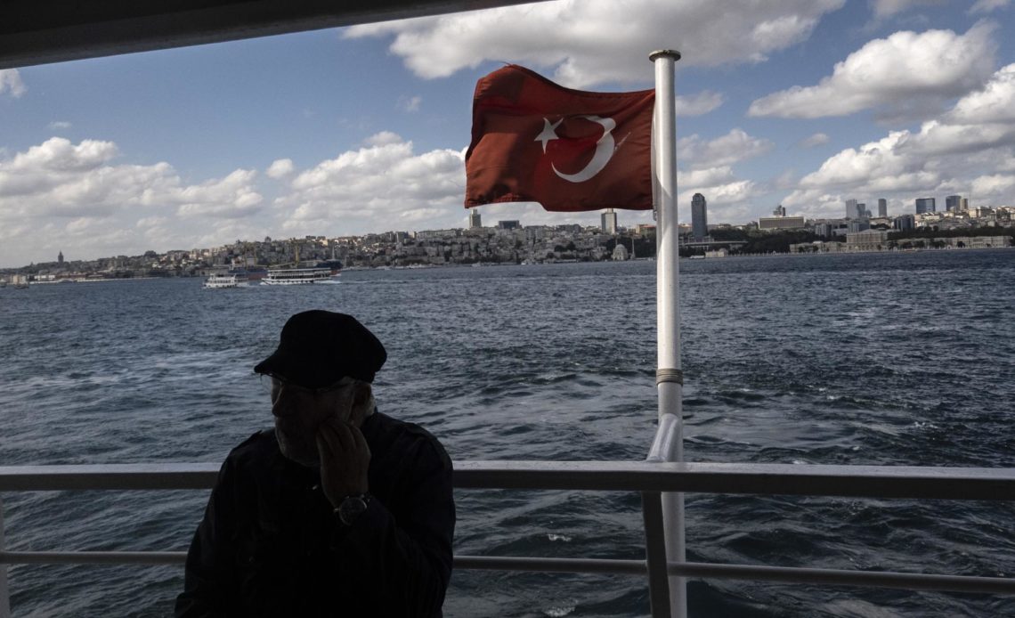 Turquía rescata a 43 migrantes en el mar y acusa a Grecia de expulsarlos