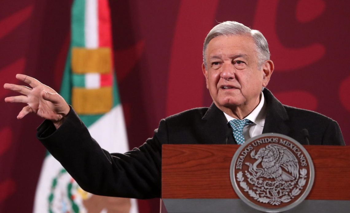 López Obrador rectifica y dice que embajador mexicano expulsado sigue en Perú