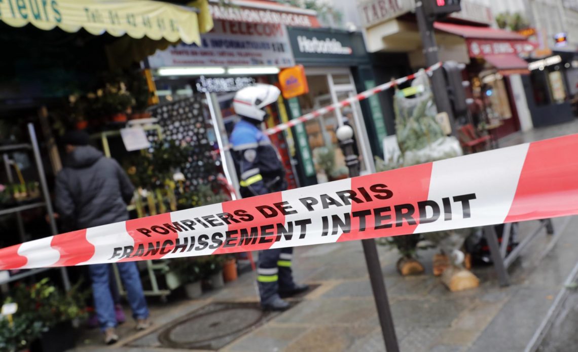 Hombre fichado por violencia racista mata a tres kurdos en centro de París