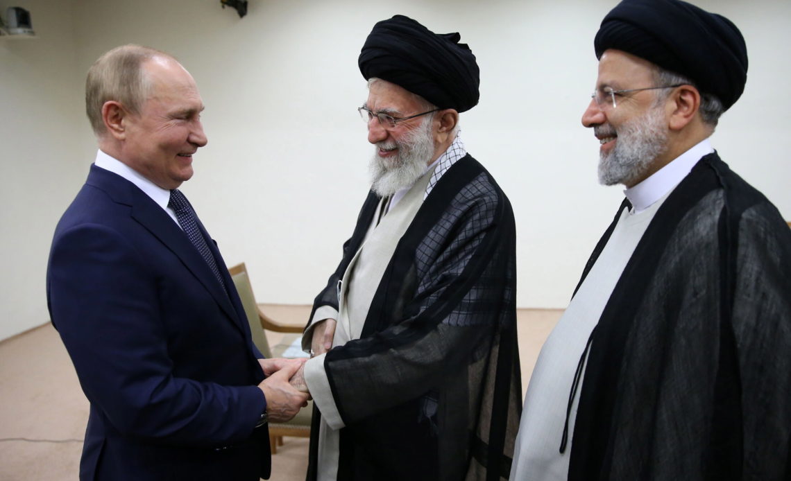 Ebrahim Raisi y Vladimir Putin