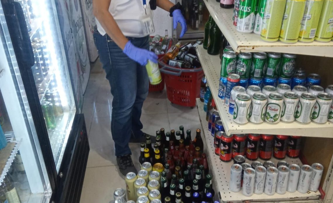 Decomisan alcohol y cigarrillos durante operativos en comercios en Santiago, Puerto Plata y San Francisco de Macorís