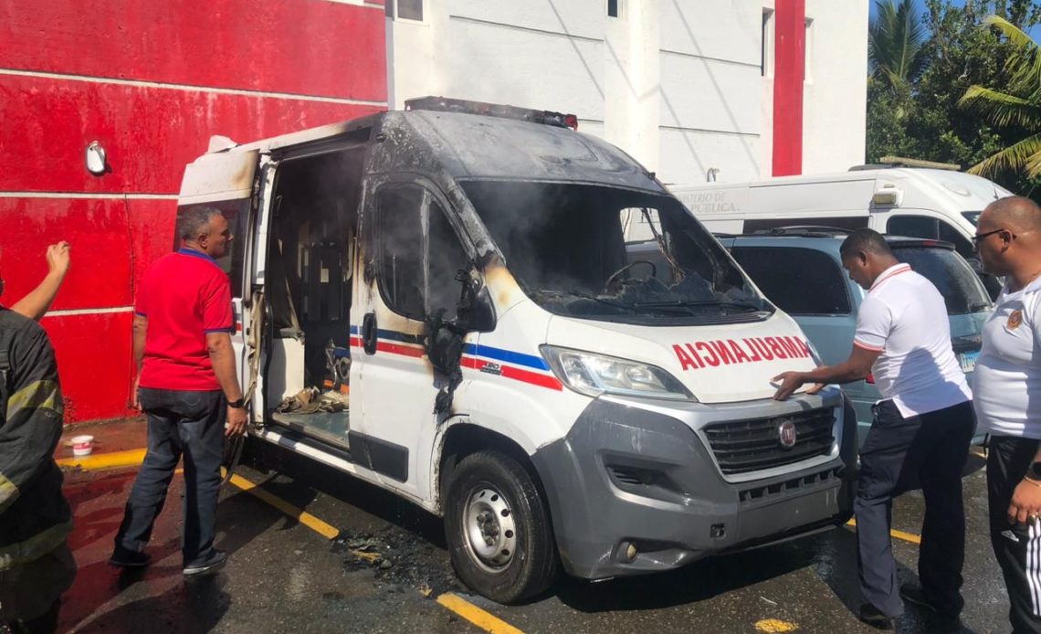 Se incendia ambulancia en Puerto Plata; no se registra personas lesionadas