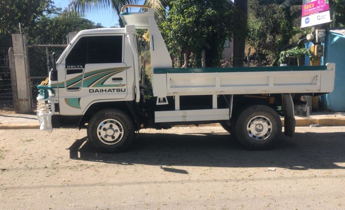 Cesfront detiene tres haitianos en un camión reportado como robado