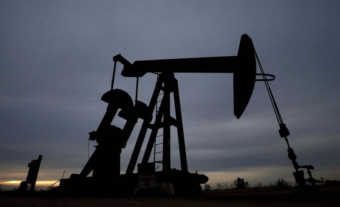 Petróleo de Texas sube un 2% y cierra en 74.34 dólares el barril