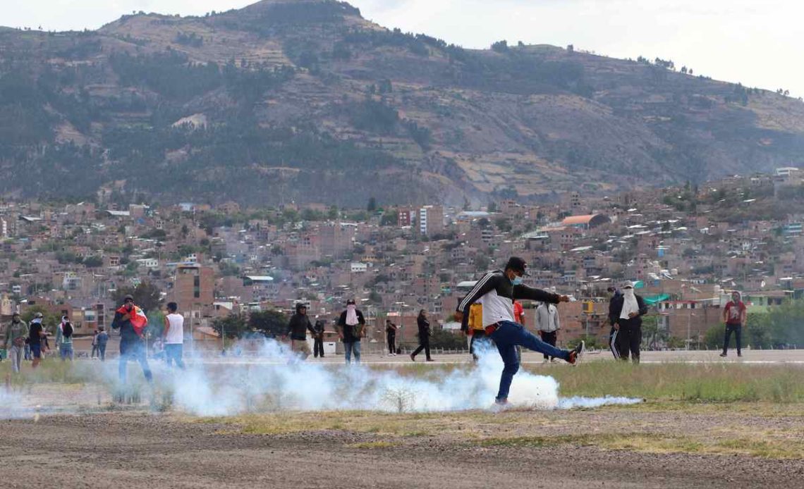 Protestas en Perú dejan 17 muertos, 9 en primer día de estado de emergencia