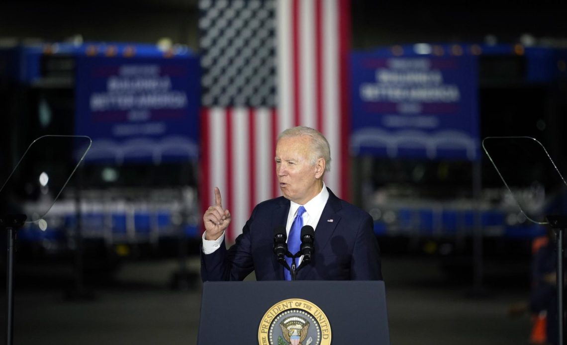 Biden inicia el tercer año de su mandato acosado por el escándalo de documentos