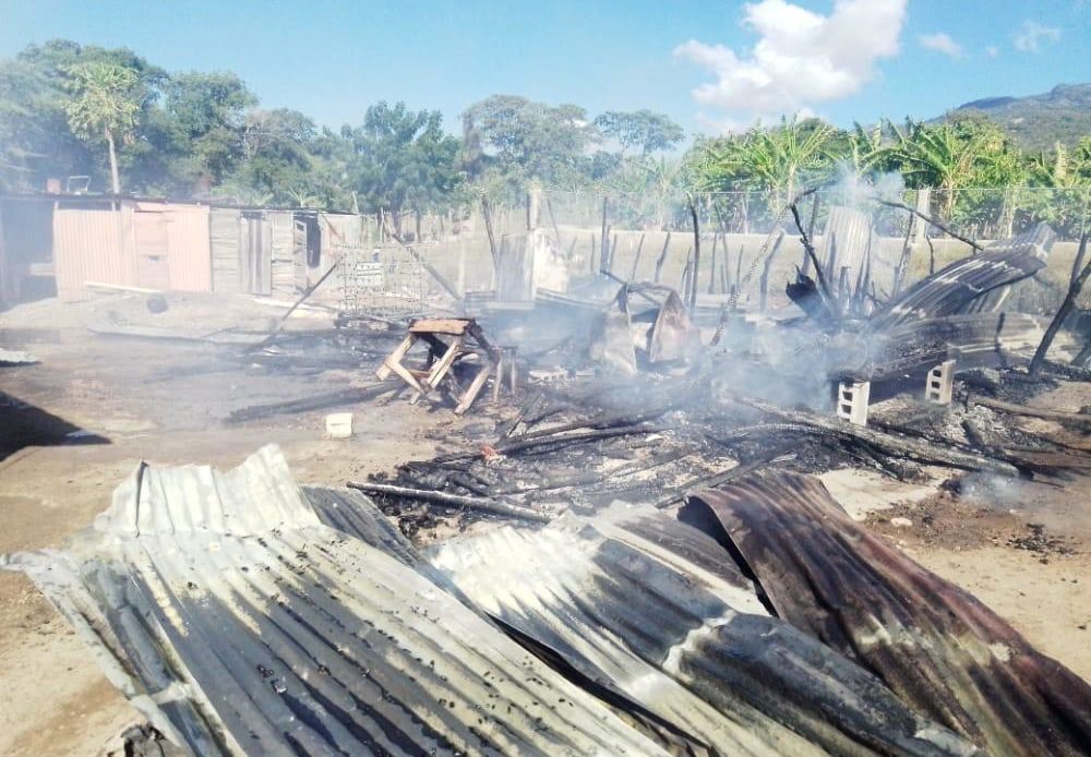 Autoridades investigan origen de incendio que destruyó vivienda en Esperanza
