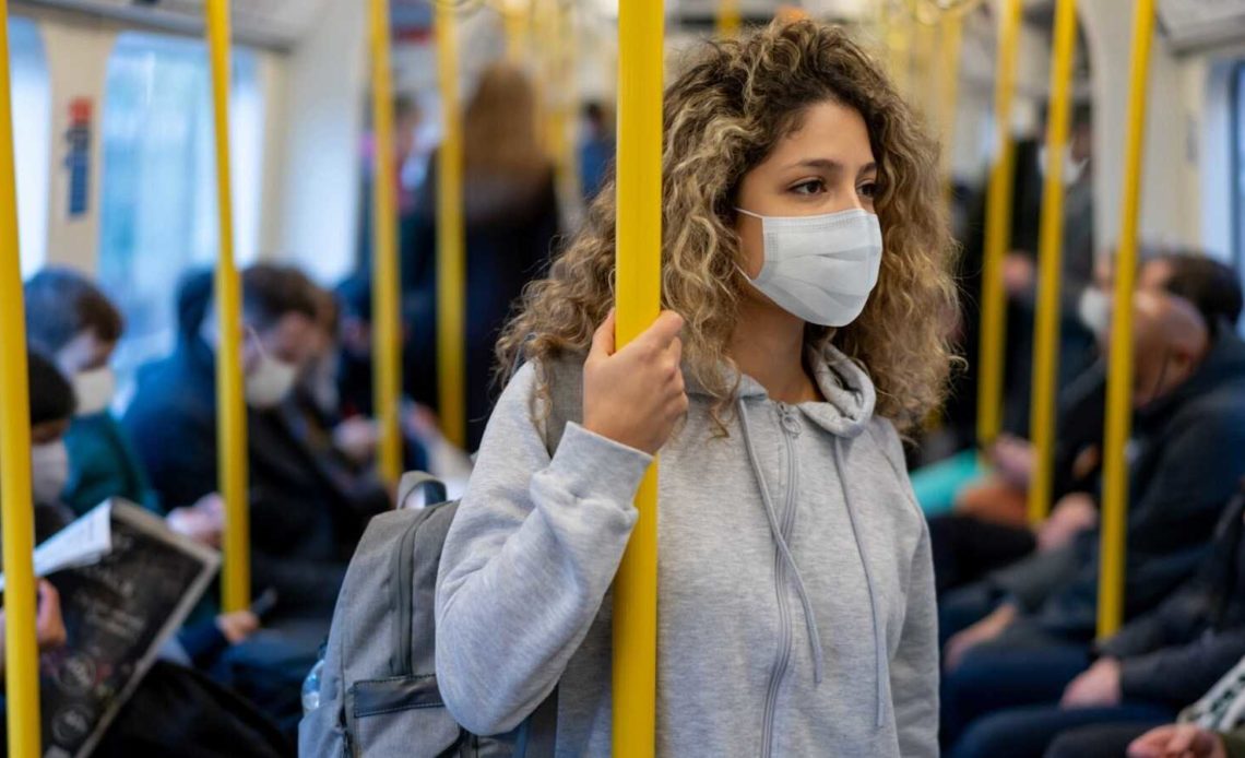 España eliminará uso obligatorio de mascarilla en transporte a partir de febrero