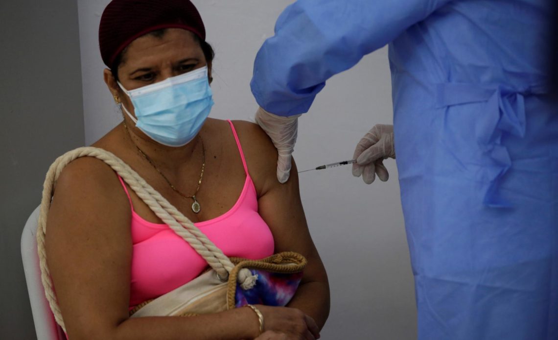 Panamá recibe el primer lote de la vacuna bivalente contra la covid-19