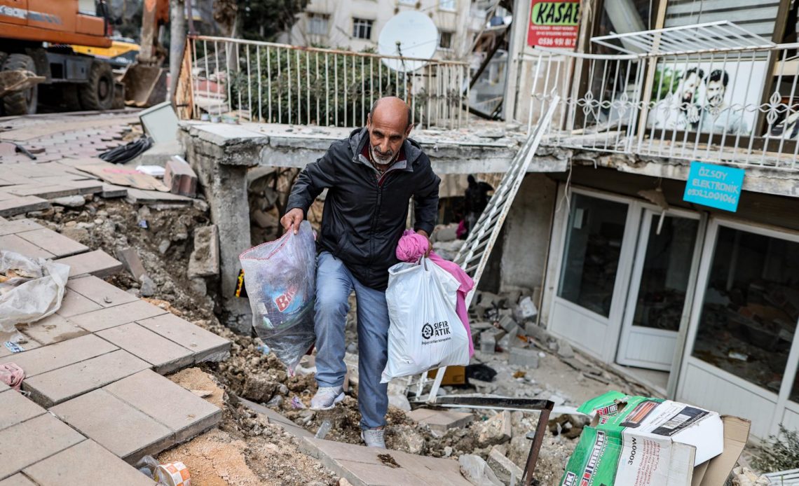 Unas 865.000 personas viven en tiendas de campaña tras terremoto en Turquía