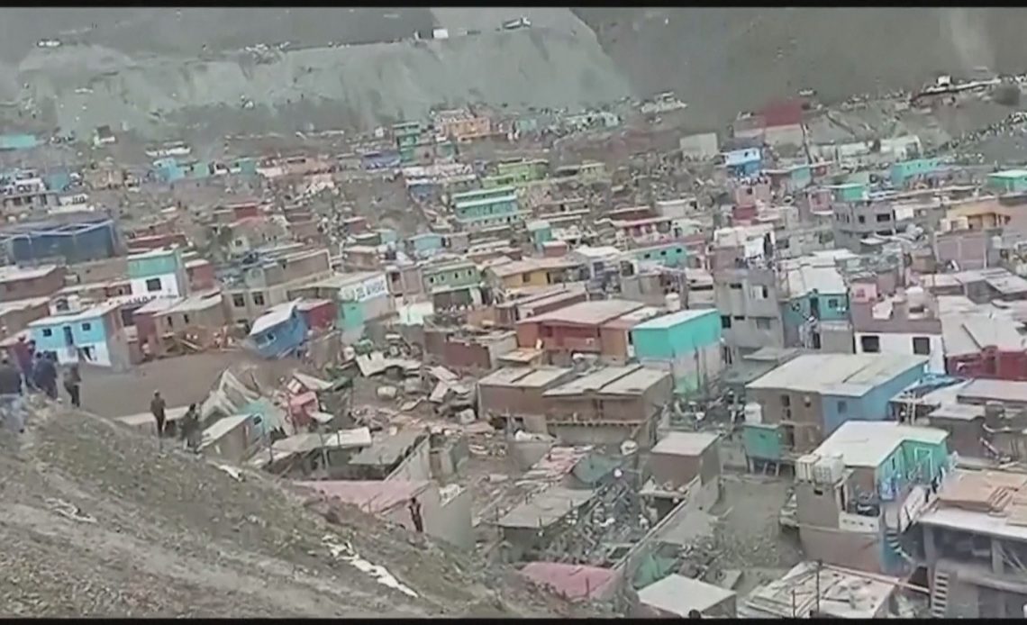 Derrumbe por fuertes lluvias deja 15 muertos en el sur de Perú