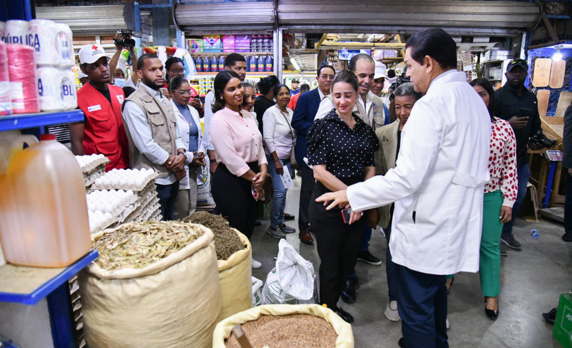 Ministro de Salud recorre mercado municipal en El Almirante para verificar condición de salubridad