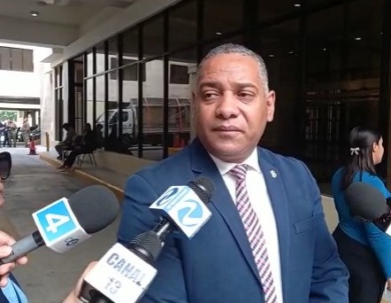 Carlos Gil califica como "incapacidad" de la PN ante incidente muerte menor en Santiago
