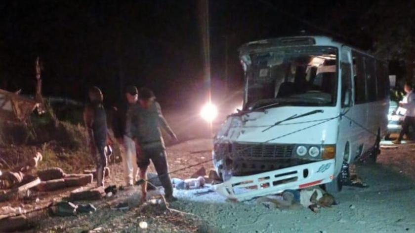 Al menos 33 muertos al caer autobús con migrantes por un precipicio en Panamá