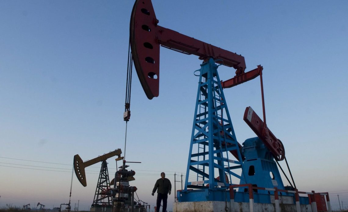 Petróleo de Texas rebota, sube y cierra en 75.39 dólares el barril