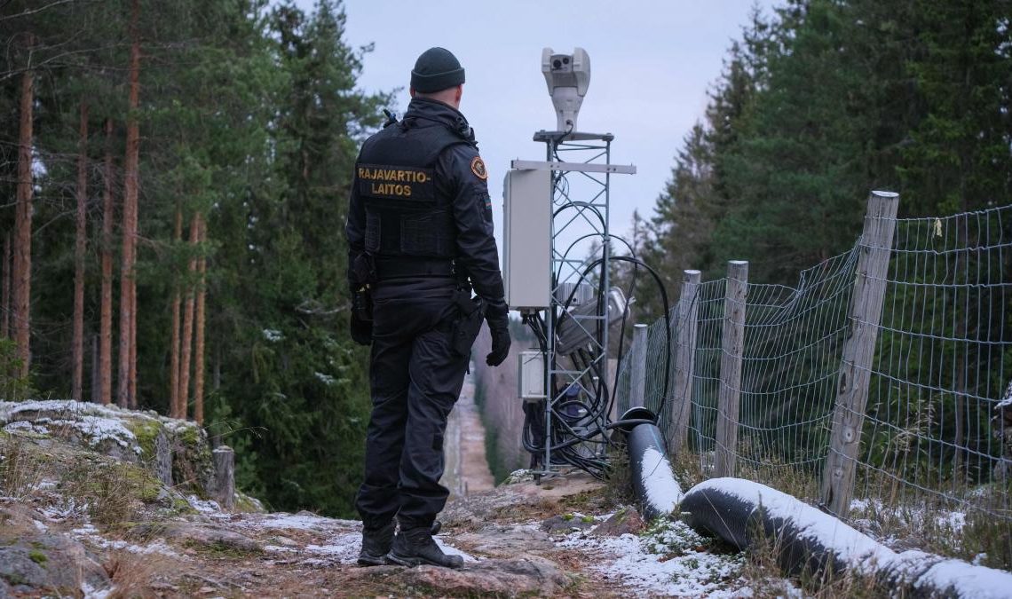 Finlandia inicia construcción de valla metálica en frontera con Rusia