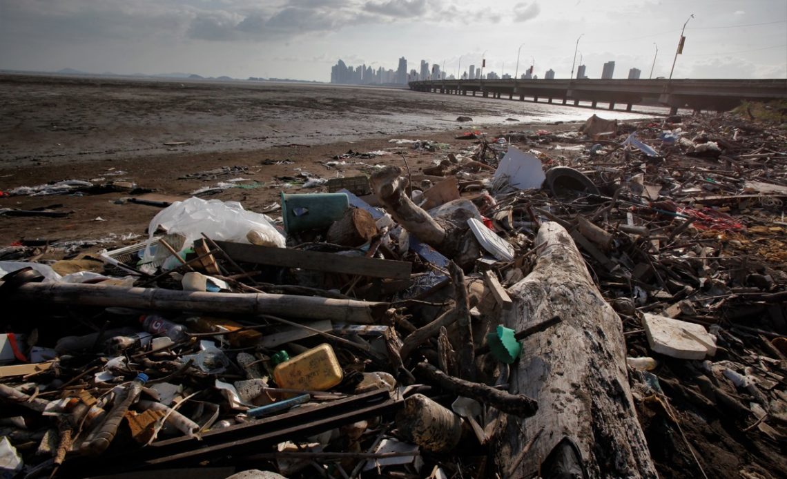 Científicos descubren aumento “sin precedentes” de plástico en océanos