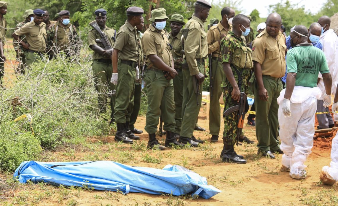 Se eleva a 89 los miembros de una secta que ayunaron hasta morir en Kenia