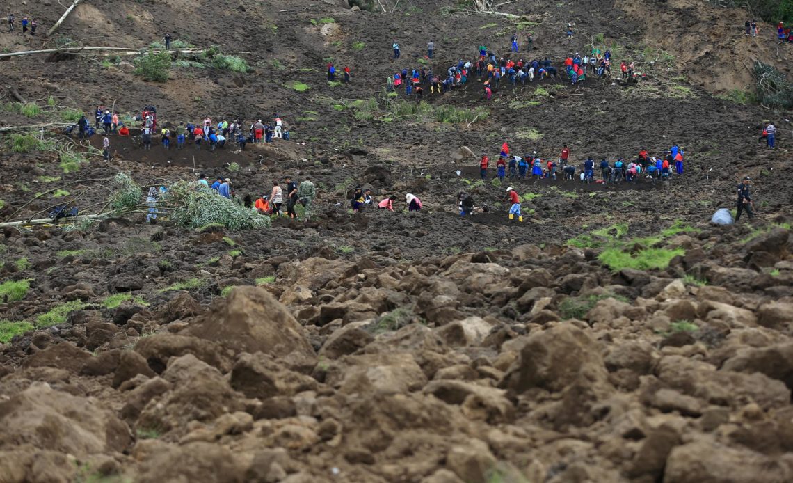 Asciende a 27 la cifra de fallecidos por el alud en la zona andina de Ecuador