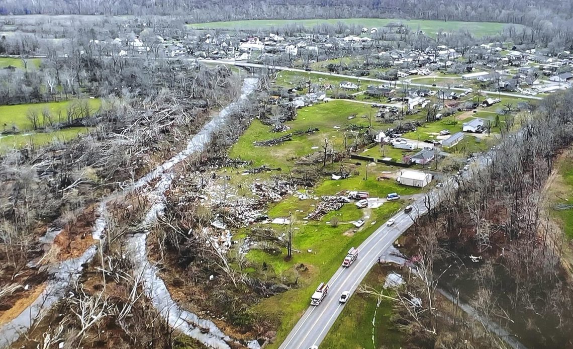 Tormenta "destructiva" con tornados deja cinco muertos en el centro de EE.UU.