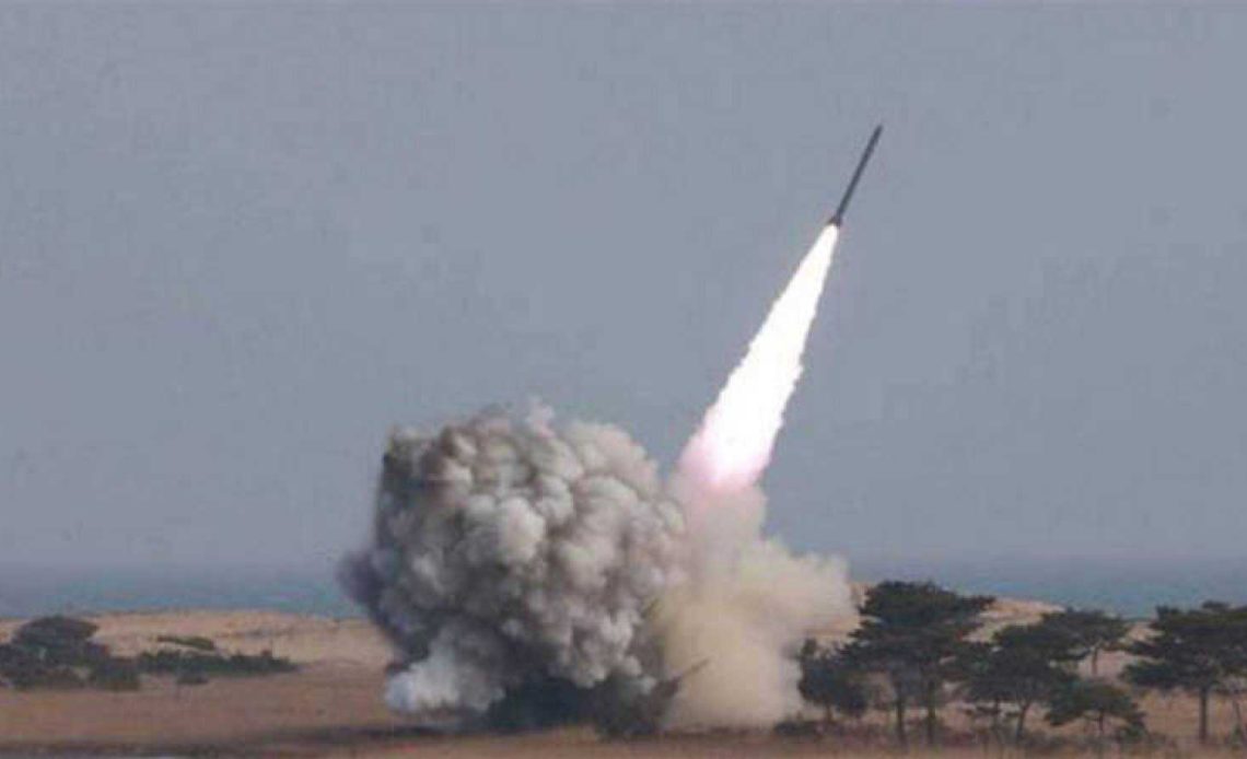 Corea de Norte lanza misil balístico que recorre 1.000 kilómetros antes de caer en el mar de Japón