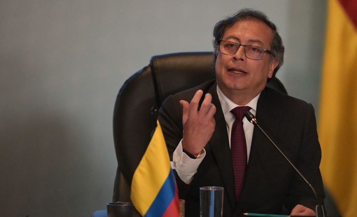 Gustavo Petro pide la renuncia protocolaria de su gabinete