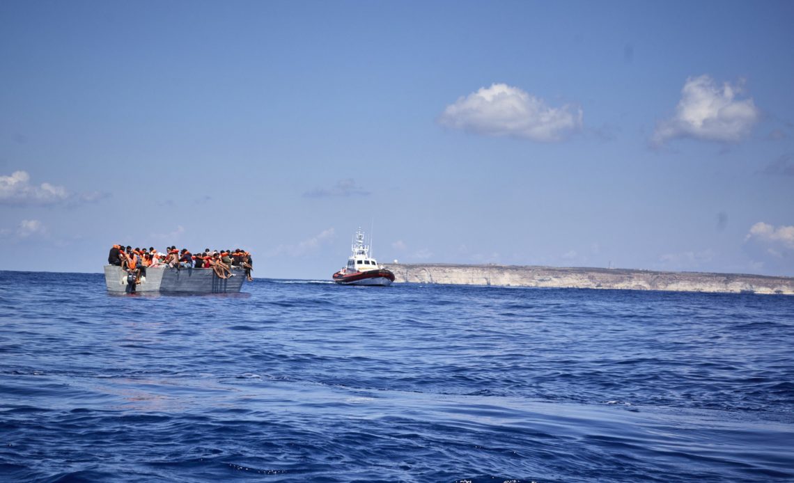 Suben a 33 los migrantes fallecidos en un naufragio frente a Túnez