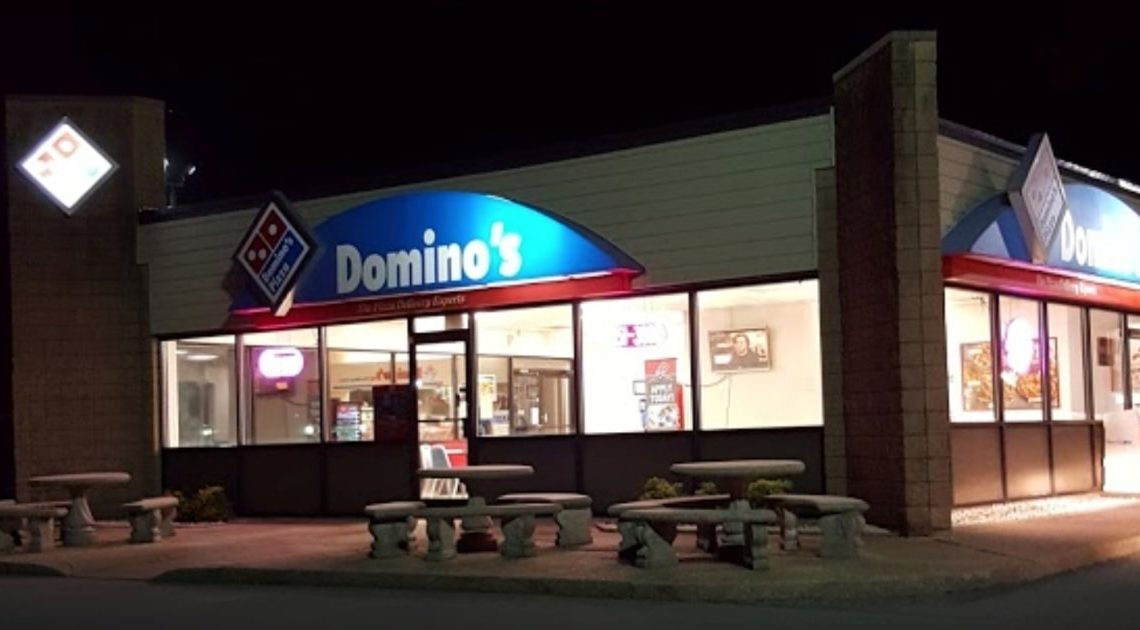 Multan a empresa dueña de Domino’s Pizza por discriminación de un trabajador extranjero