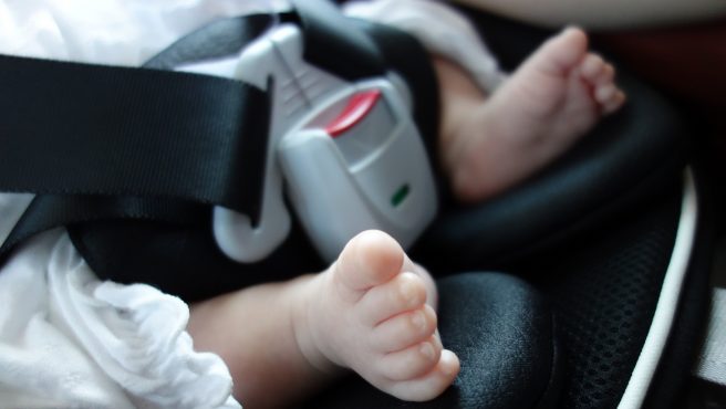 Muere por hipertermia una bebé de 10 meses olvidada en un auto en Florida