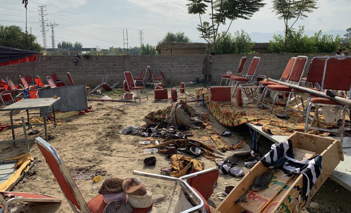 Se elevan a 63 muertos y unos 120 heridos las víctimas del atentado en mitin en Pakistán
