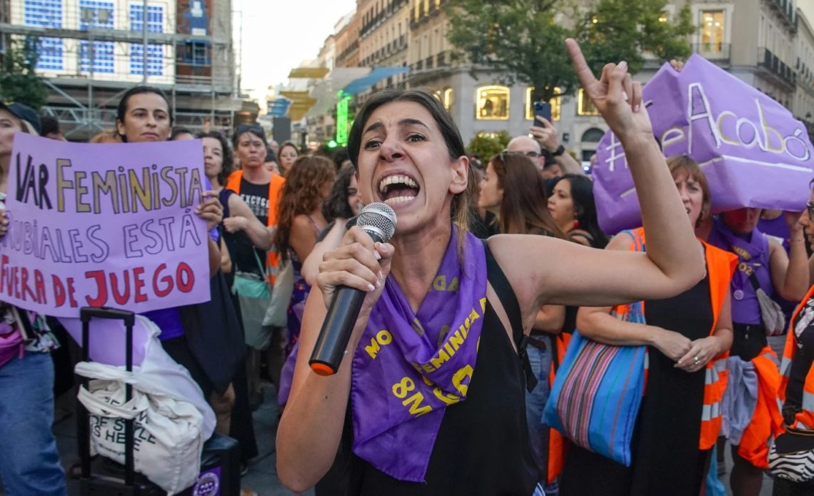 España ha condenado un beso inapropiado en el Mundial. ¿Podrá hacer frente al sexismo en el fútbol?