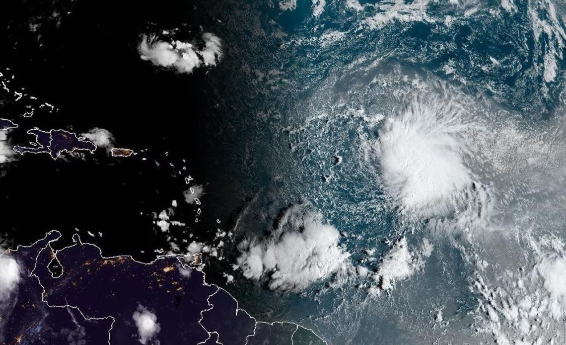 Tormenta tropical Philippe se mantendrá en aguas abiertas del Atlántico