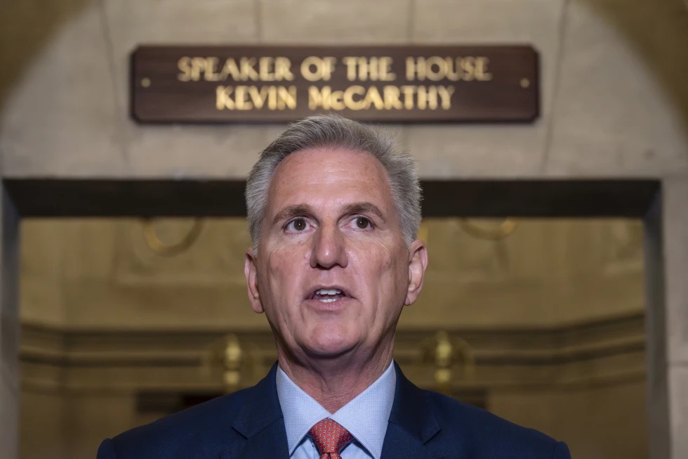 Republicanos apoyan gestión de McCarthy para juicio a político a Biden