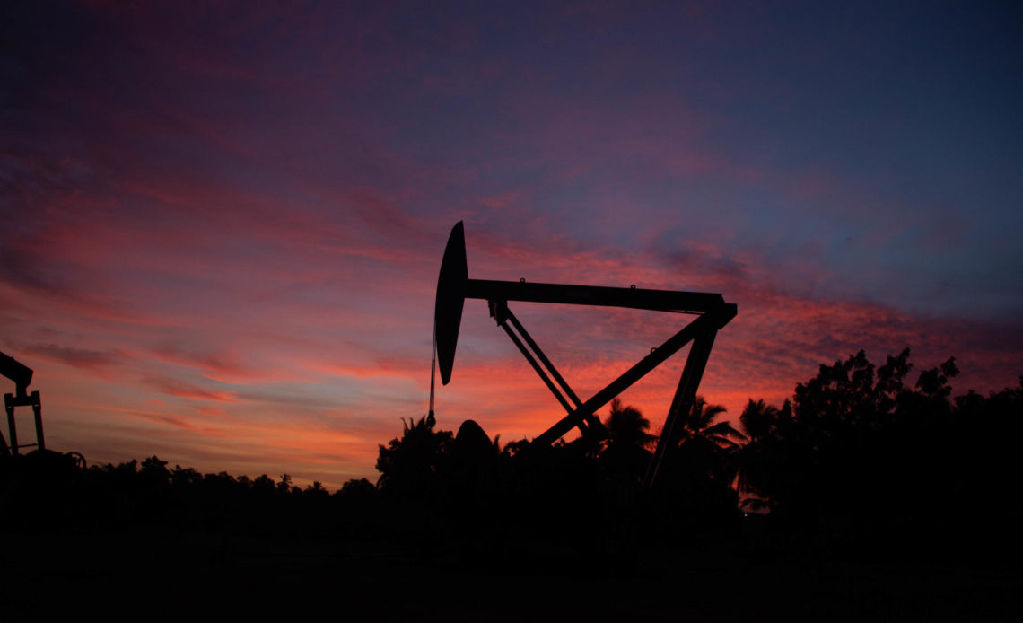 El petróleo de Texas abre con un alza de 0.56 %, hasta 79.63 dólares el barril