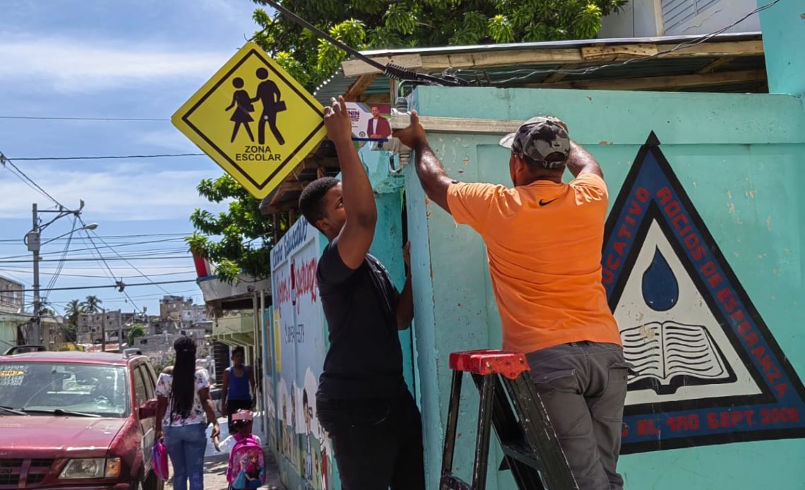 Jovenes dominicanos se involucran en necesidades de sus comunidades