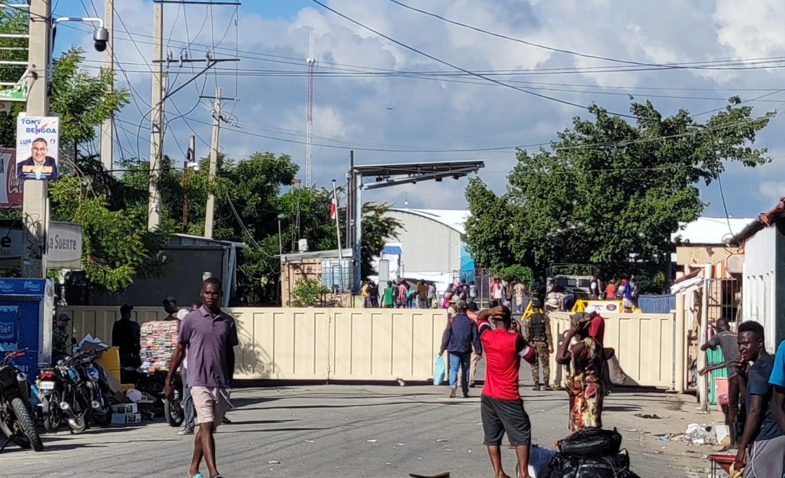Autoridades haitianas continúan con la frontera cerrada este lunes