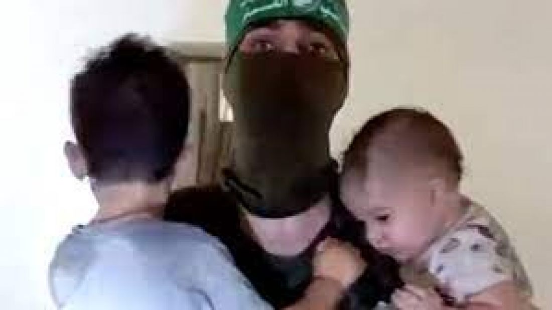 Familiares de bebé secuestrado por Hamás piden su liberación en la extensión de la tregua