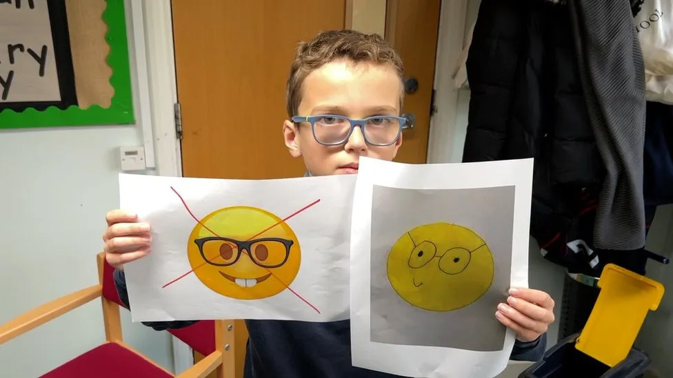 Un niño inicia petición contra Apple para que cambie el emoji nerd por “ofensivo e insultante” 