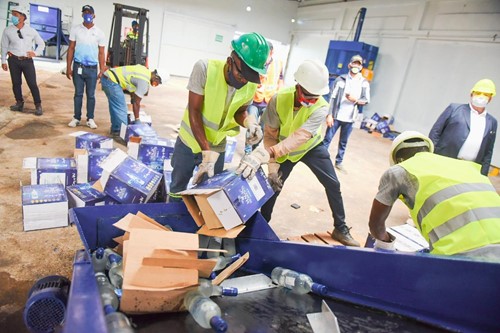 Aduanas detecta contrabando de bebidas de alta calidad en el AILA