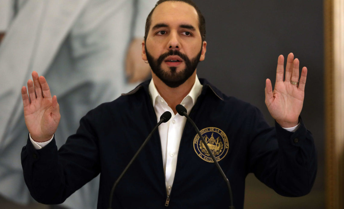 Bukele cambia descripción en X de presidente de El Salvador a “rey filósofo”