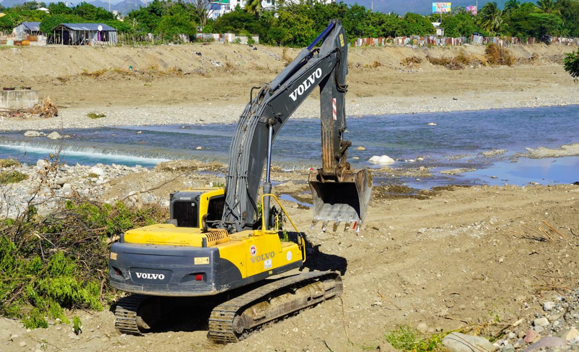 INDRHI inicia trabajos de adecuación en río Baní