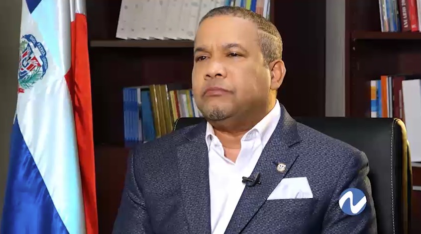 Héctor Acosta califica como "inaceptable" agresión de policía a ciudadano; dice habrá consecuencias