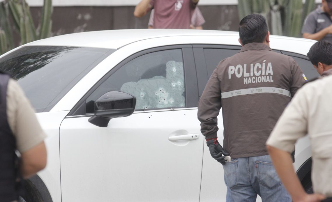 Dos detenidos por asesinato de fiscal que investigaba asalto a un canal de televisión en Ecuador