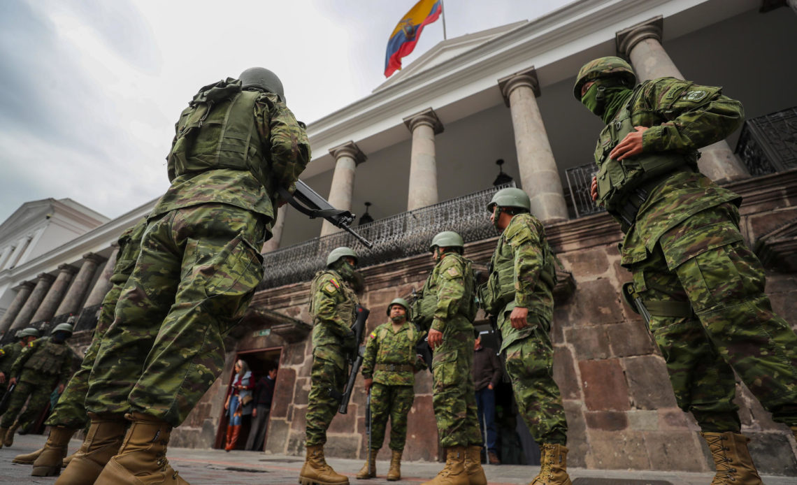 Presidente de Ecuador ordena ejecutar operativos militares para neutralizar grupos criminales