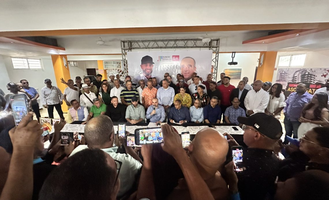 Tras renunciar al PLD, Aristides Victoria anuncia respaldo a candidatos del PRM