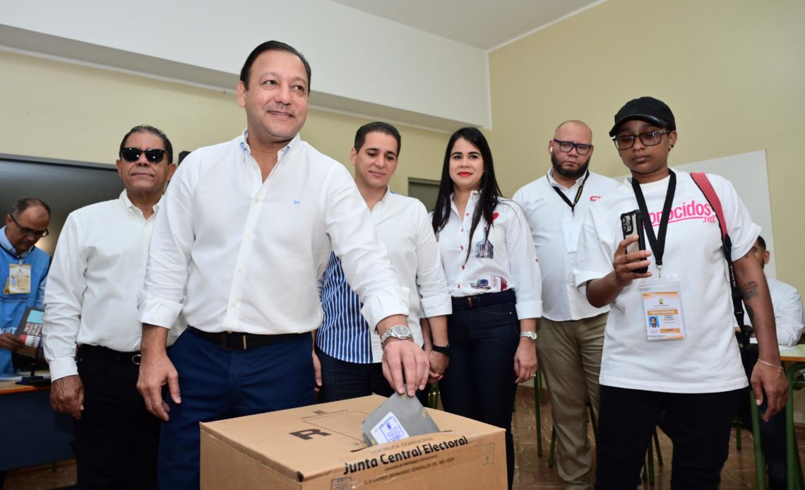 Abel Martínez llama a dominicanos seguir acudiendo a las urnas para elegir autoridades
