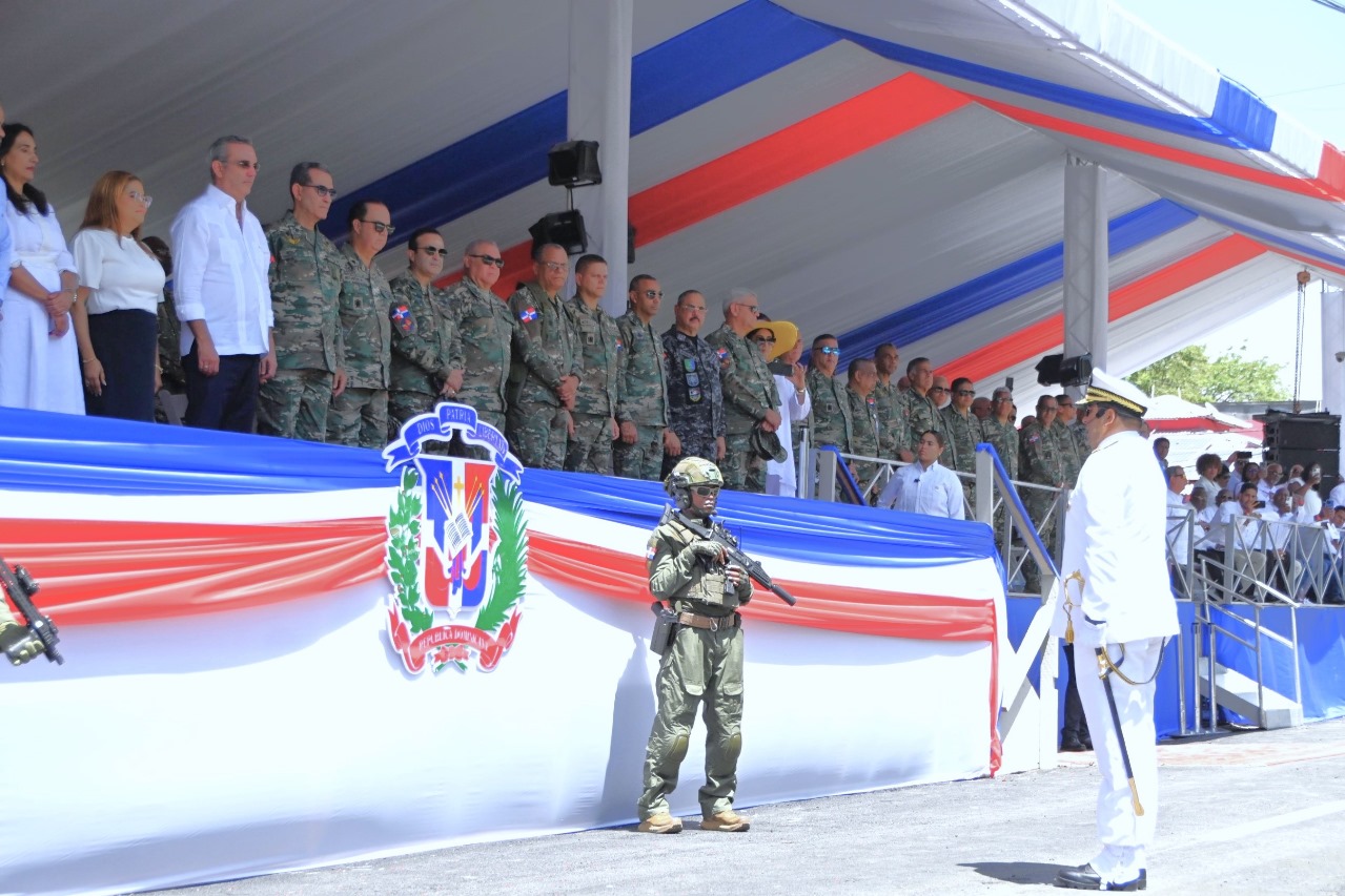 Presidente Abinader encabeza desfile militar en honor a Batalla 19 de marzo